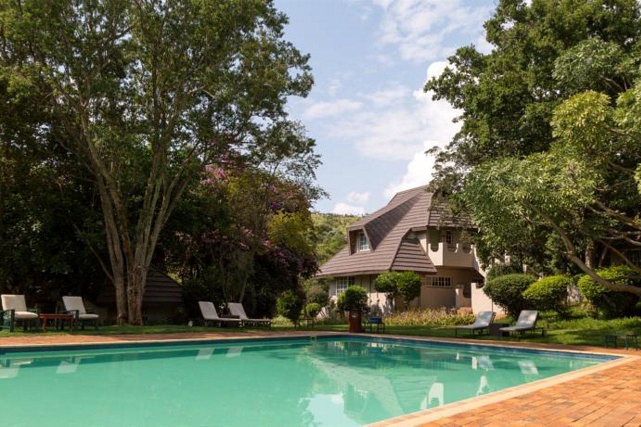 Mount Grace Hotel & Spa Magaliesburg Exterior foto The swimming pool at the hotel