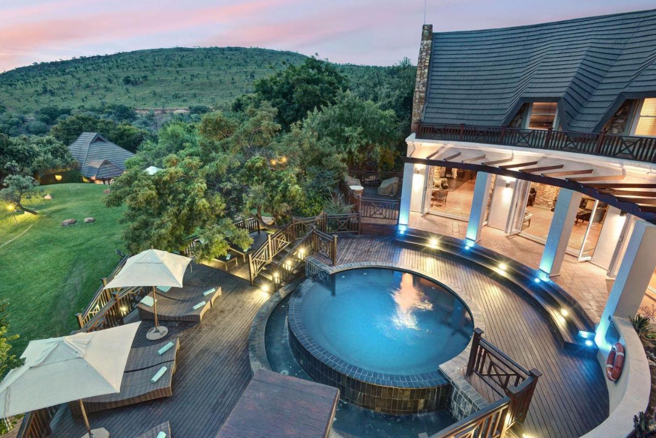 Mount Grace Hotel & Spa Magaliesburg Exterior foto The swimming pool at the resort