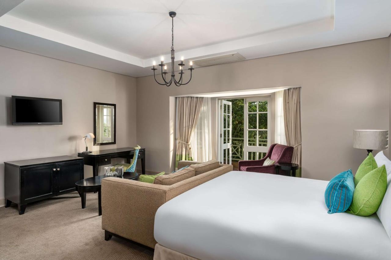 Mount Grace Hotel & Spa Magaliesburg Exterior foto A guest room at The Westin