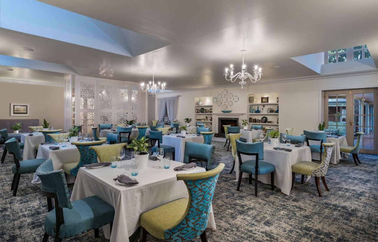 Mount Grace Hotel & Spa Magaliesburg Exterior foto The dining room at the Inn at St. John's