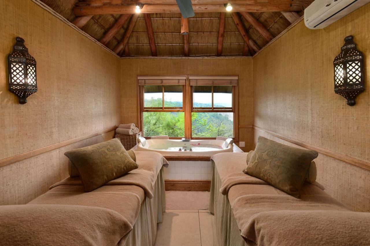 Mount Grace Hotel & Spa Magaliesburg Exterior foto A bathroom at the Balesin Island Club