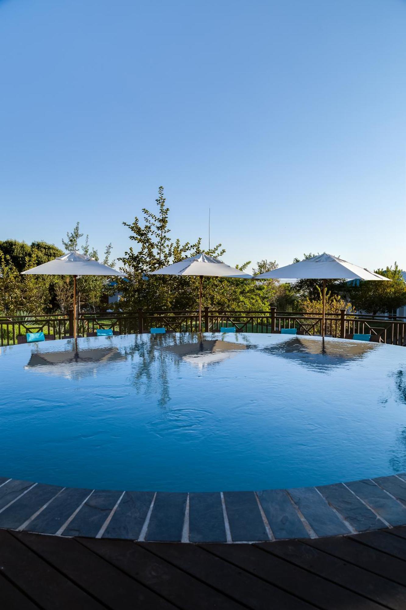 Mount Grace Hotel & Spa Magaliesburg Exterior foto The swimming pool at the hotel