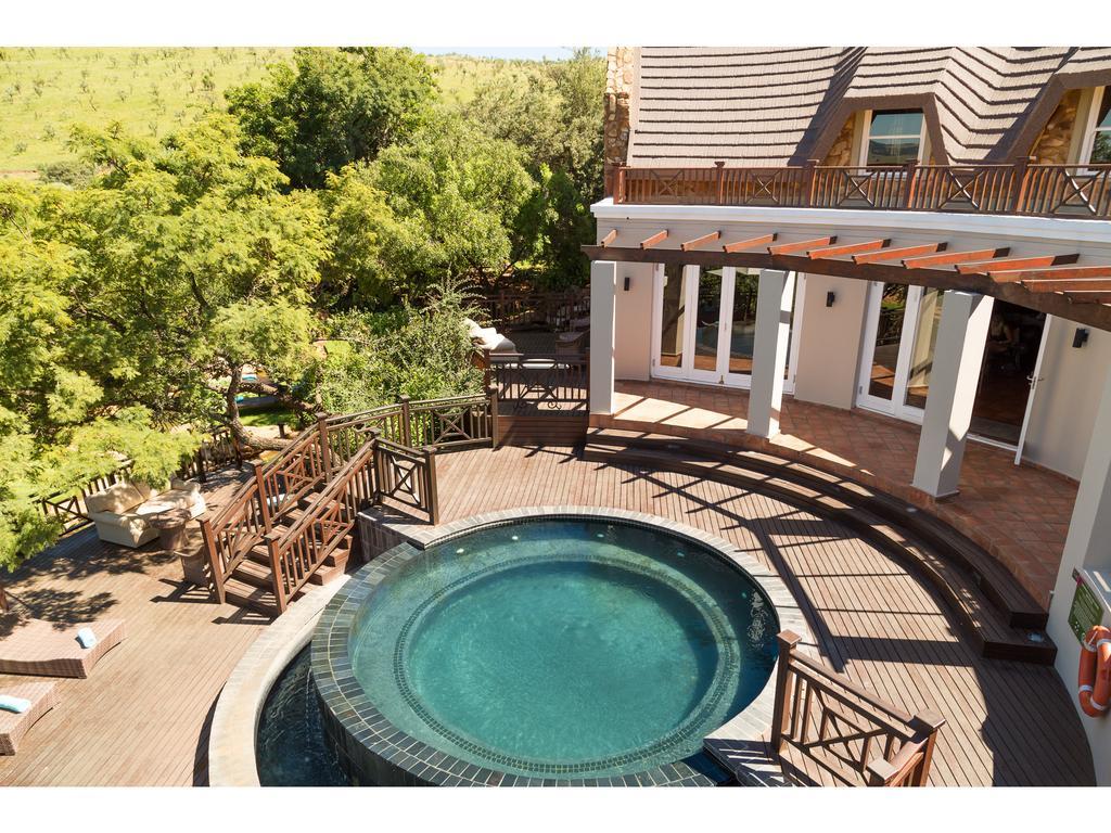 Mount Grace Hotel & Spa Magaliesburg Exterior foto The swimming pool at the hotel