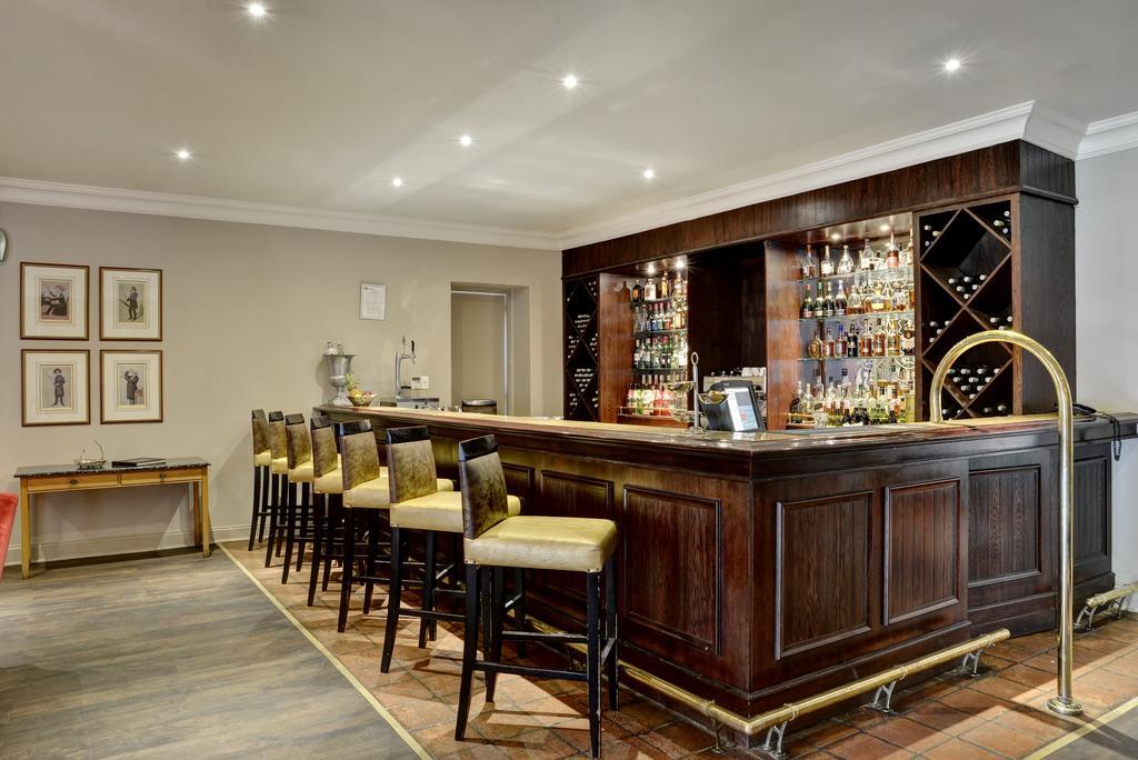 Mount Grace Hotel & Spa Magaliesburg Exterior foto The bar at the hotel