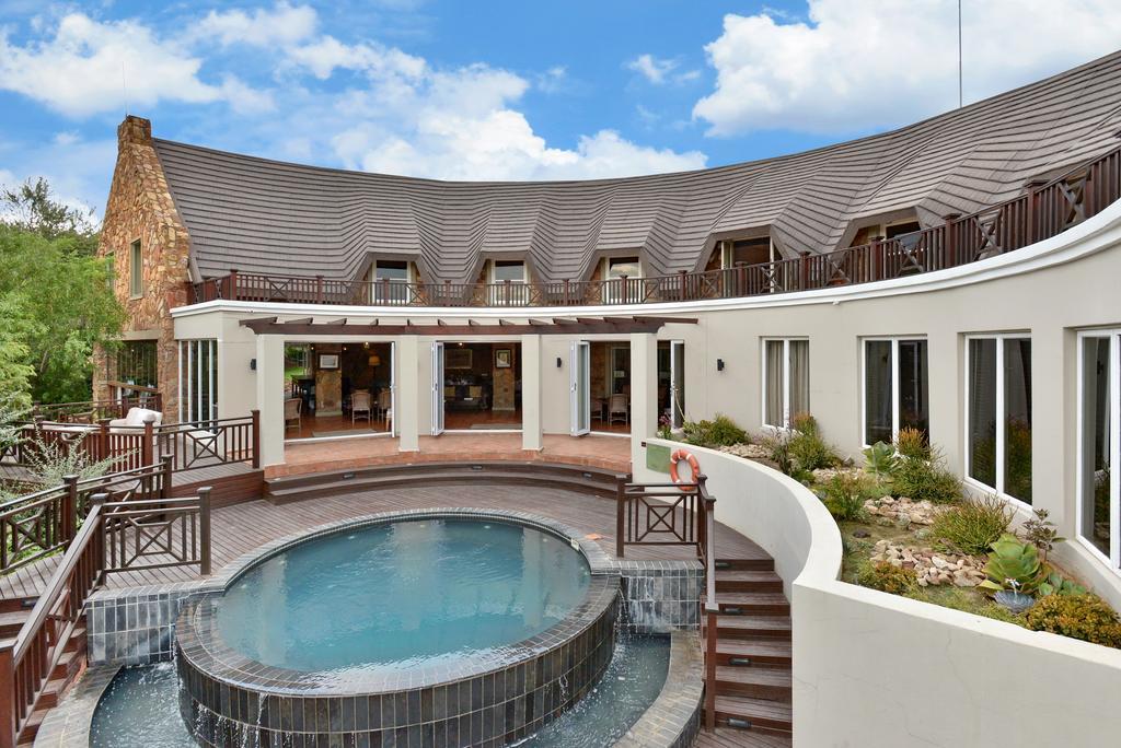 Mount Grace Hotel & Spa Magaliesburg Exterior foto The home of the late singer Michael Jackson