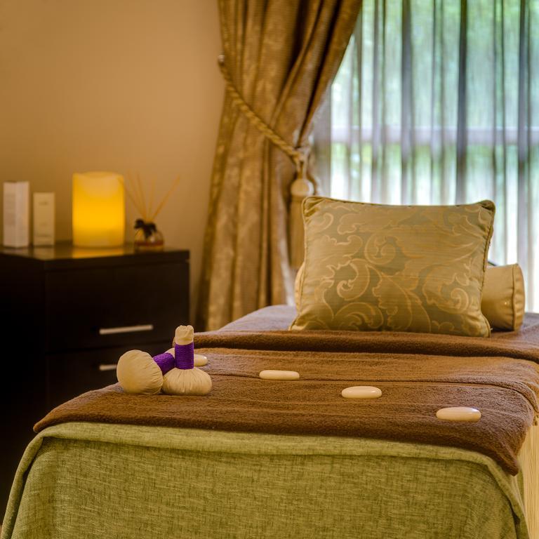 Mount Grace Hotel & Spa Magaliesburg Exterior foto A massage bed