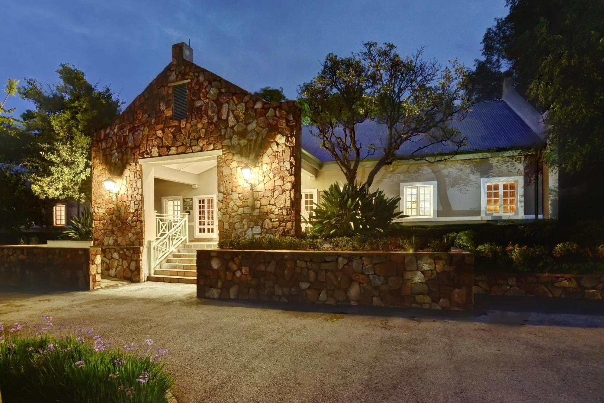 Mount Grace Hotel & Spa Magaliesburg Exterior foto The entrance to the house