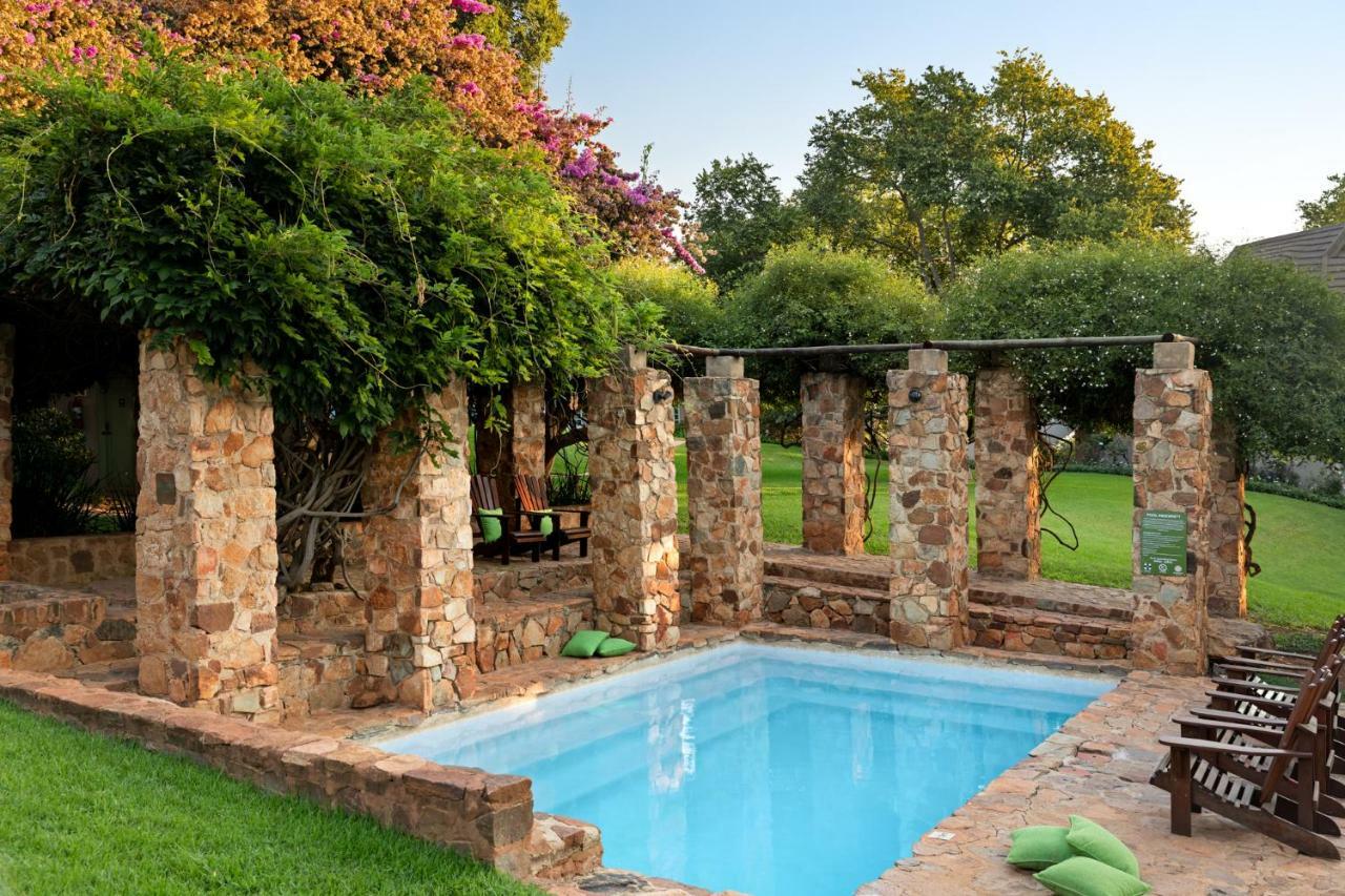 Mount Grace Hotel & Spa Magaliesburg Exterior foto The swimming pool at the house