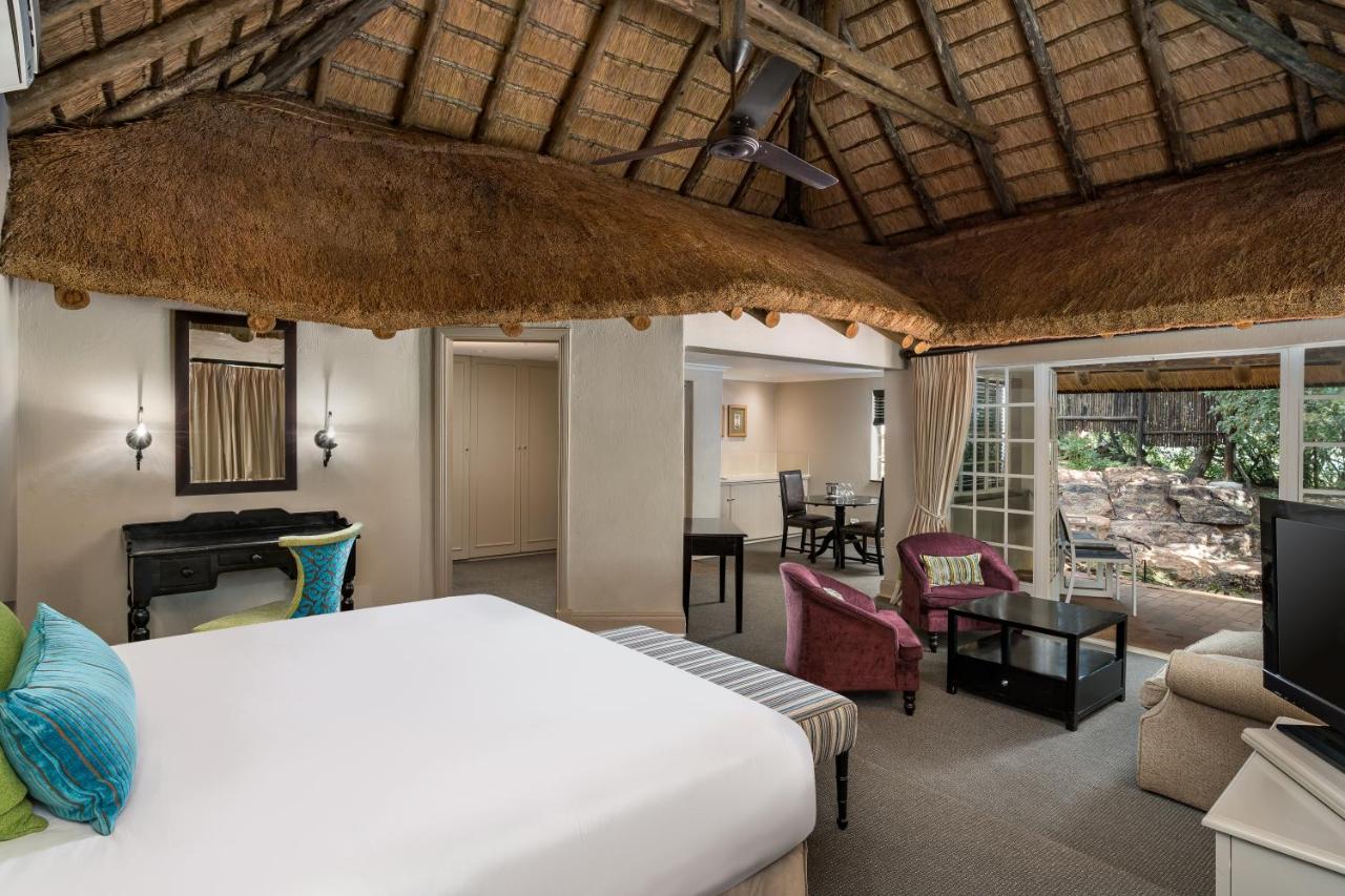 Mount Grace Hotel & Spa Magaliesburg Exterior foto A suite at the Taj Bengal